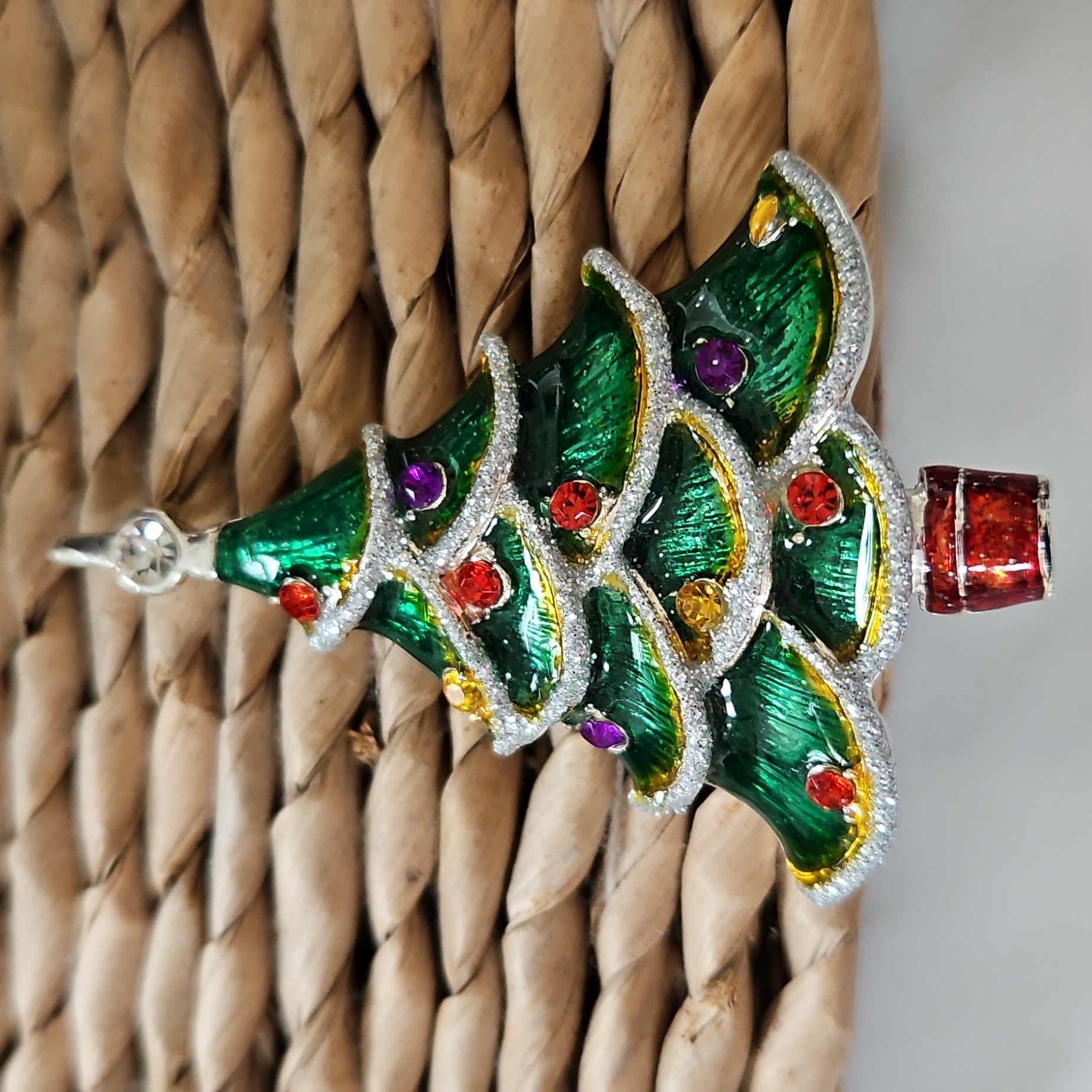 Vintage Christmas Tree Pin 22$